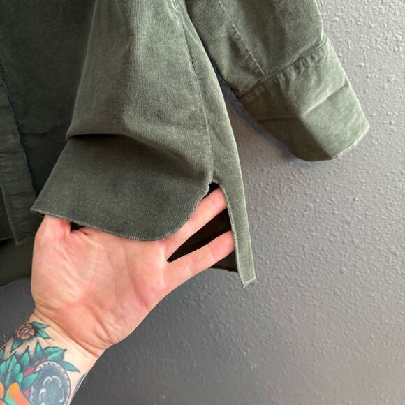 Trebarrabi Green Velvet Button Down W/ Asymmetrical Size M - Picture 4 of 7